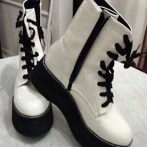 RAVER Stylish White and Black Women's Boots